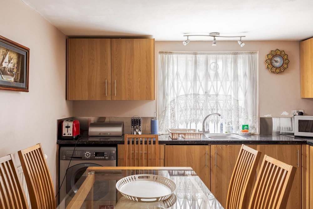 Baker Street Regent Park 3-bedrooms Garden Flat