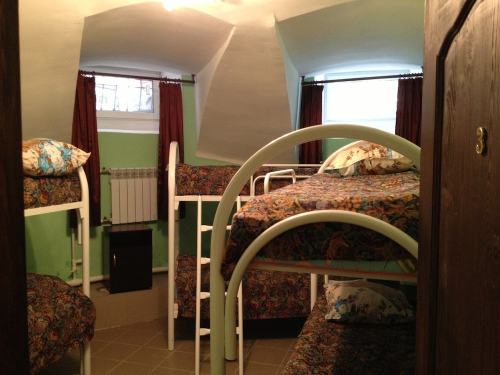 JUNGLE - Hostel