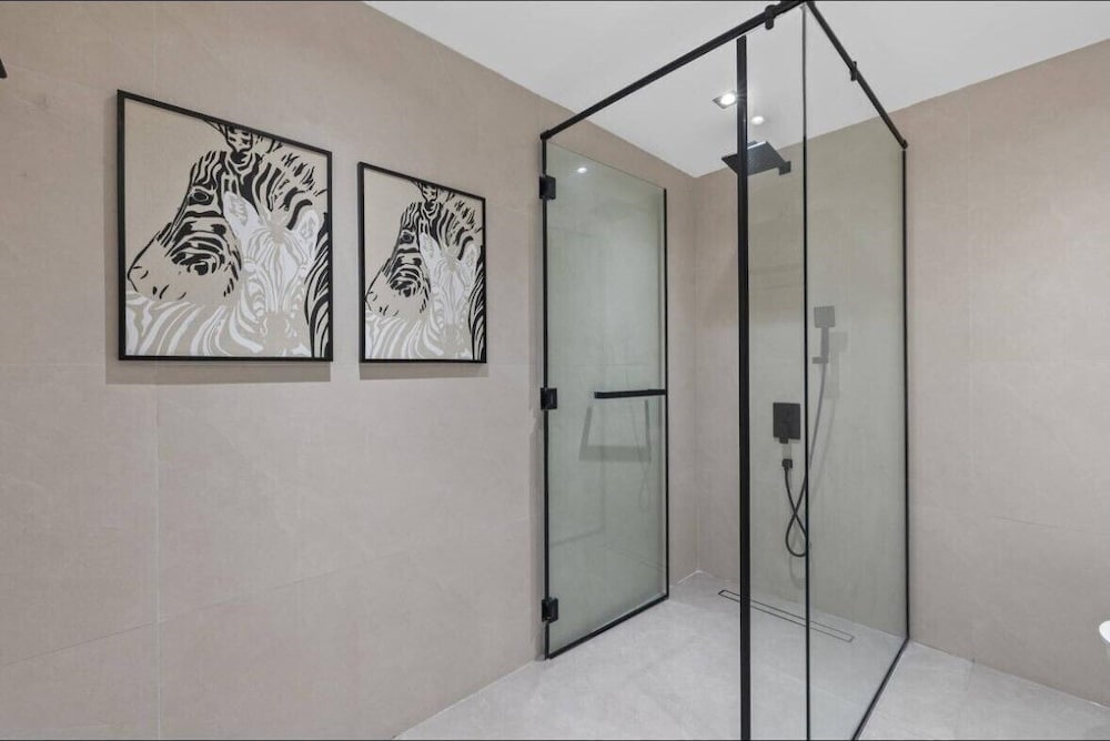 SIMPLY COMFORT Luxury Burj Khalifa & Fountain View Apartments Steps to Dubai Mall