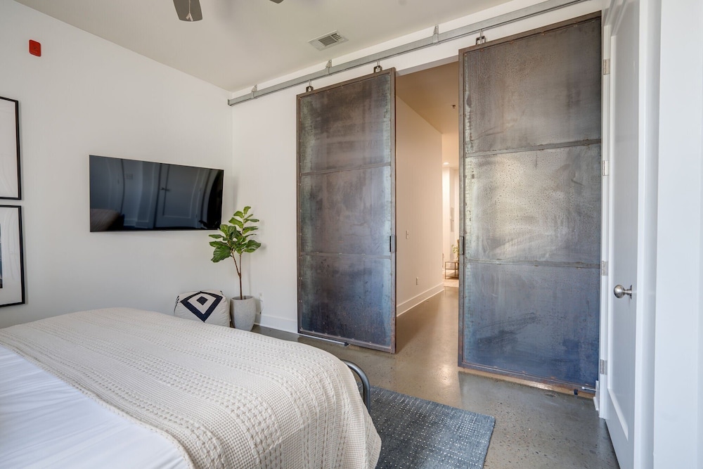 Lofts At 30th - Urban Lodge - Mins to Broadway!