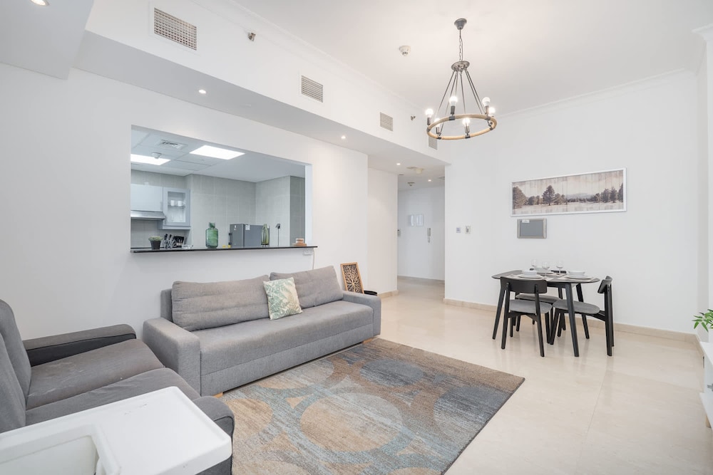 Exceptional and Stunning 1 Bedroom in Dubai Marina