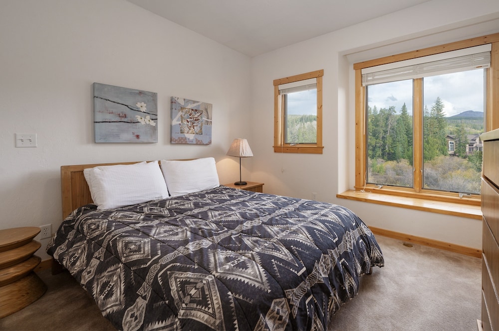 102 Willows Way 3 Bedroom Townhouse by RedAwning view 4