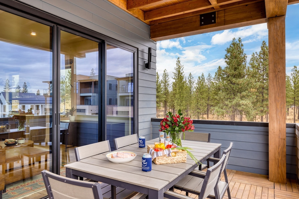 Aerie 1 by Avantstay Balcony Private Hot Tub