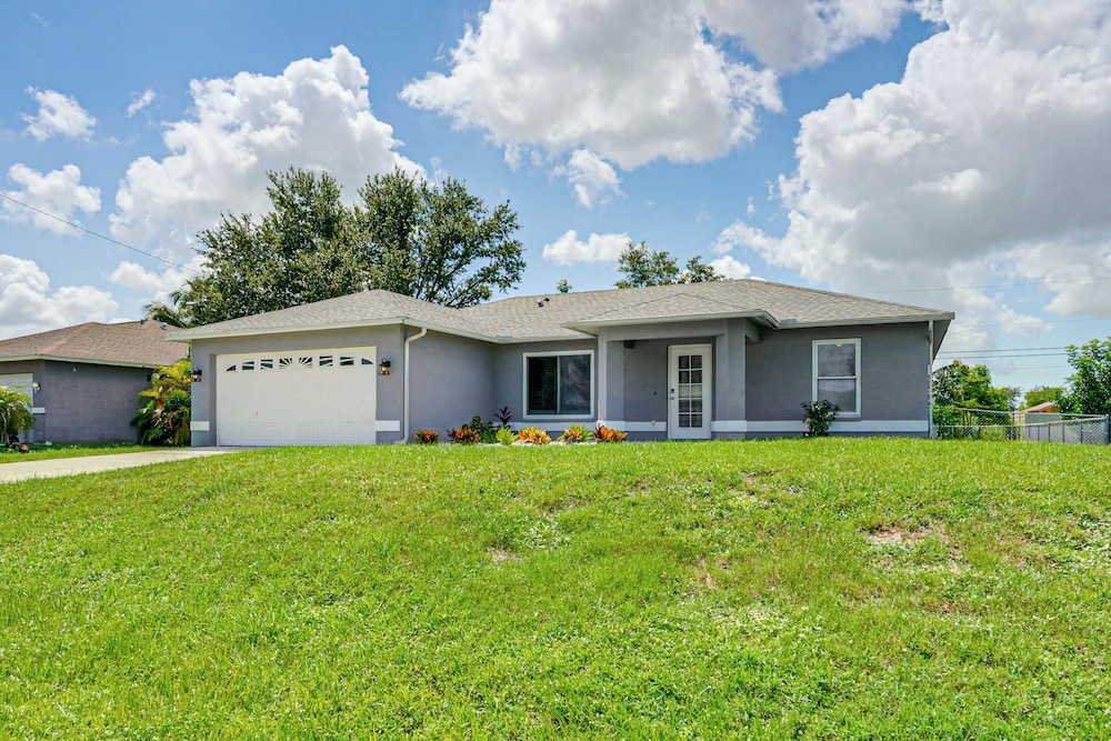 Quiet Neighborhood! Poolside Oasis in Cape Coral