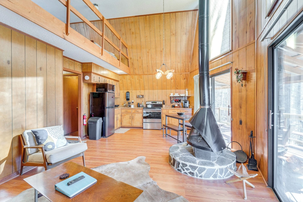 Hot Tub, Deck & Fire Pit: Secluded Cabin in Murphy