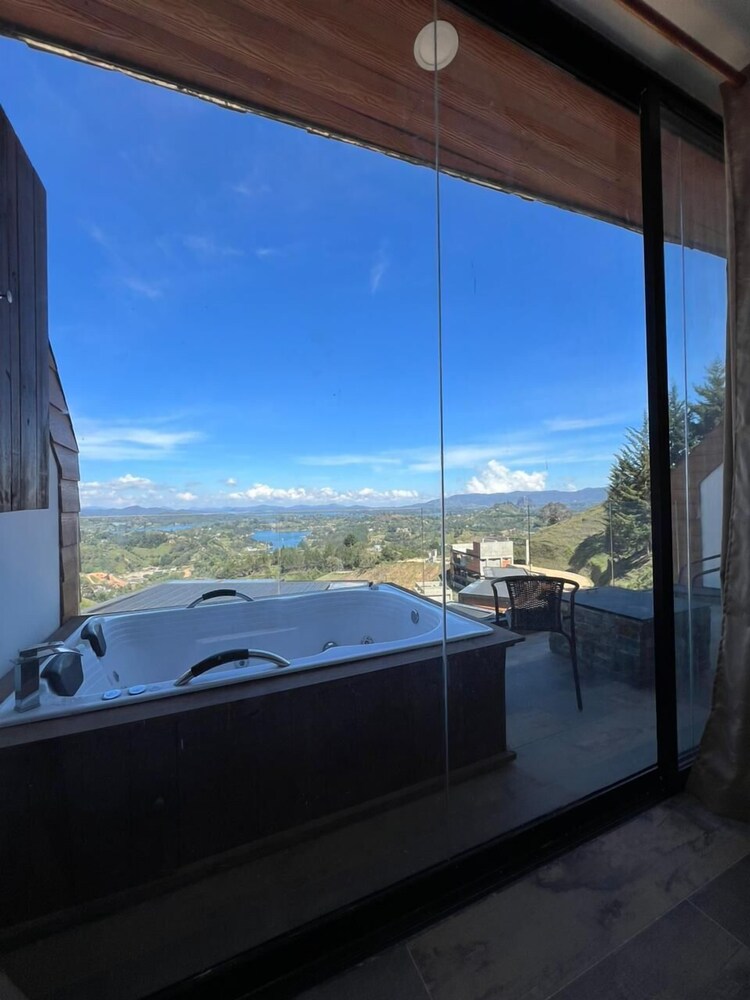 MONTECIELO HOSTING GUATAPE