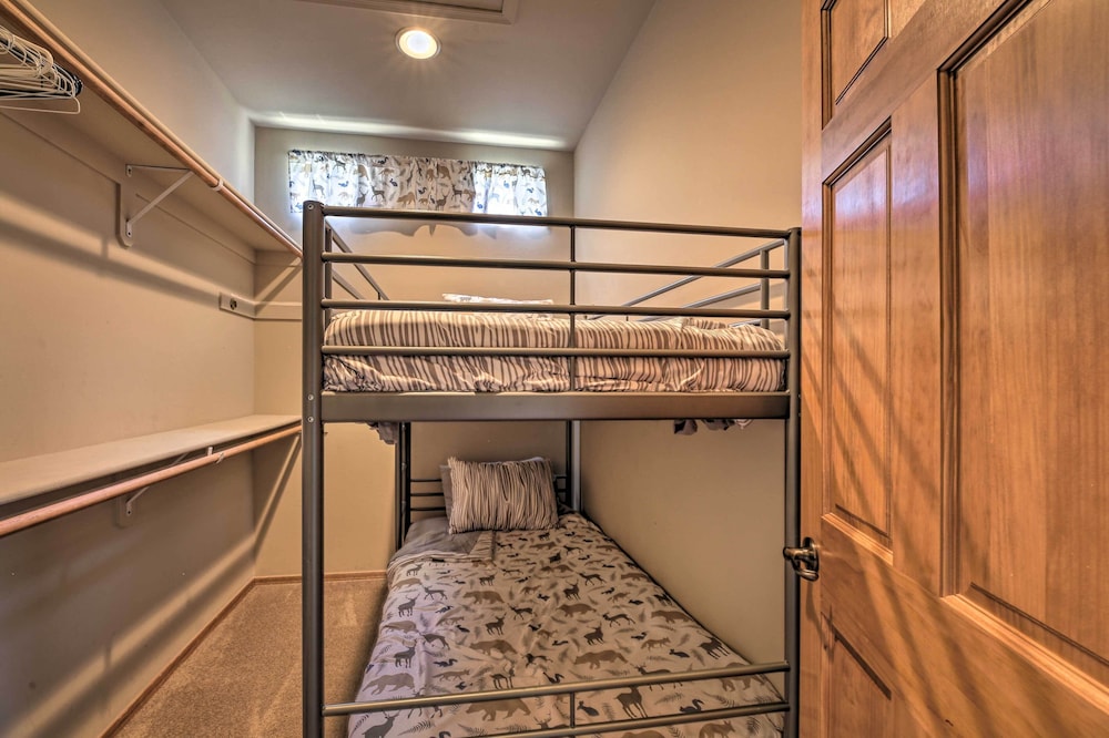 Sunny Show Low Home: Deck, BBQ & Golf Course Views view 2
