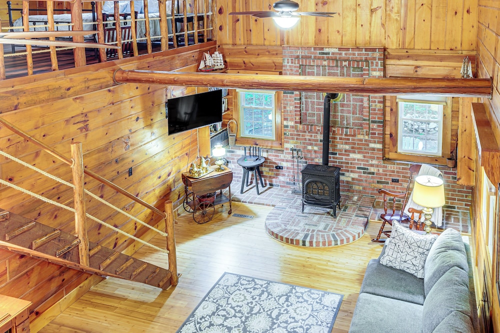 Secluded Lodge Stay: Day Trip to Audra State Park!