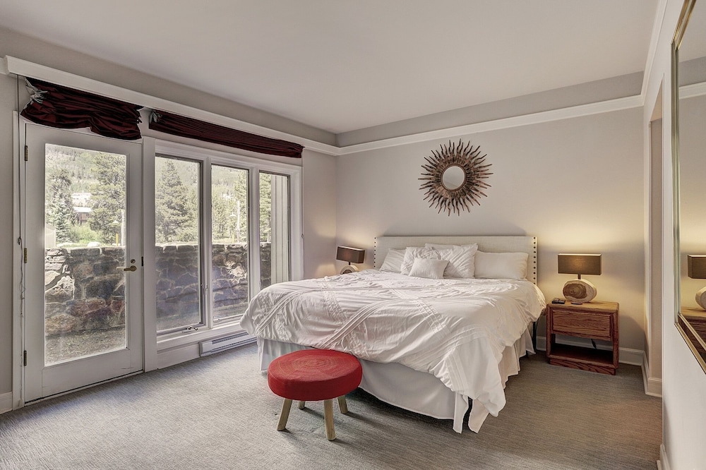 2721 Chateaux DMont by RedAwning
