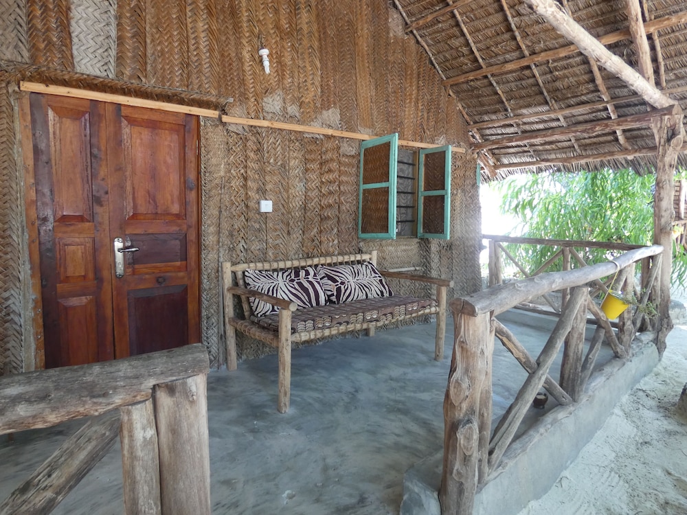 Bahari Pizza Restaurant and Bungalows view 3