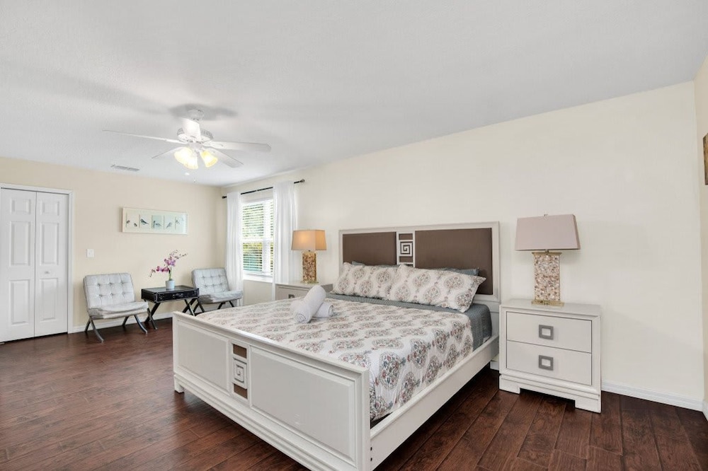 4736 Family Home Near Disney Sea World