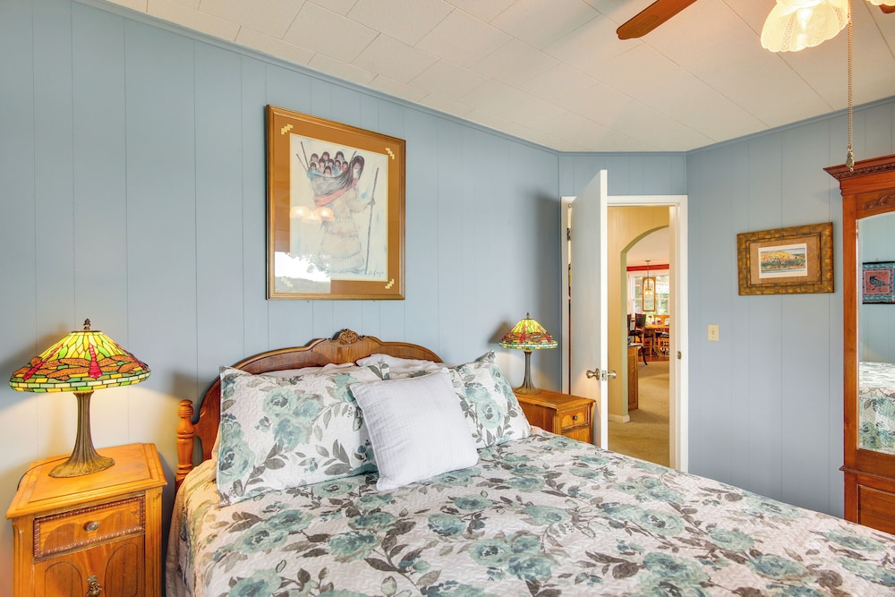 McAlester Vacations - Lakefront Canadian Gem: Hot Tub, Decks  Grills - Property Image 3