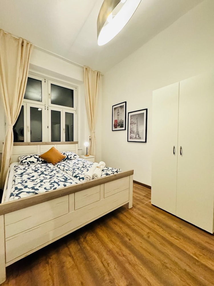 5BR Apt For 10 Walk to Kaufpark Alterlaa