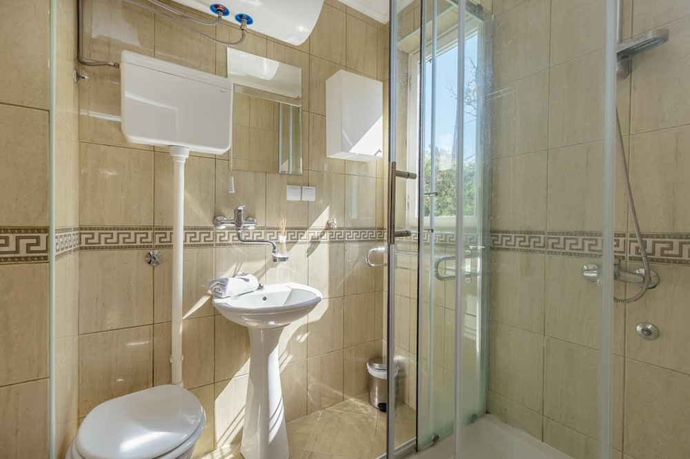 Detached Villa/njivice/sleeps6/stunning Views/wifi