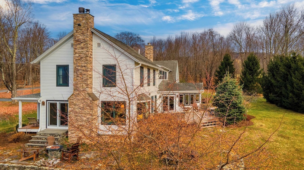 Catskill Park Farm by Avantstay Huge Yard, Fire Pit Near Windham Ski Resort