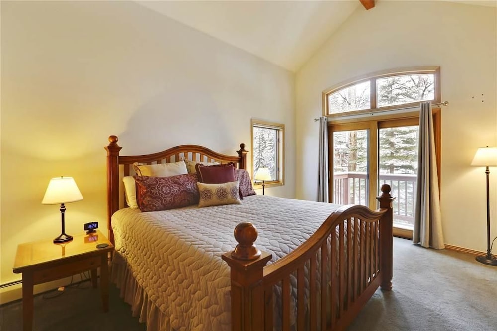 Pines 120 4 Bedroom Plus loft Town House