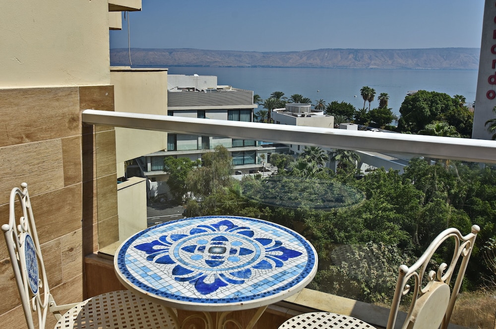 Luxury Suite by Sea of Galilee