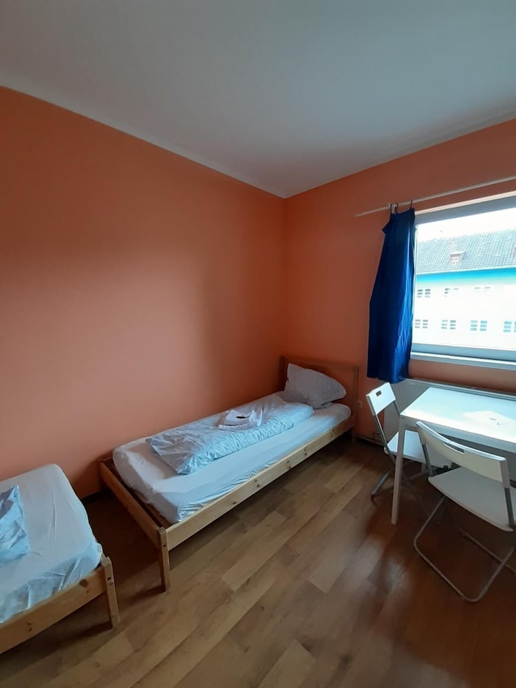 2-Rent Group Hostel Rooms&Apartments TUB19A