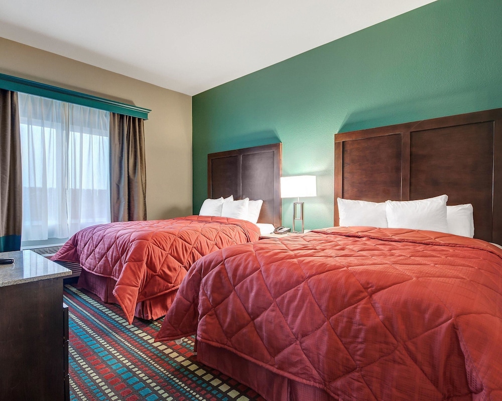 Hobbs Vacations - MainStay Suites - Property Image 1