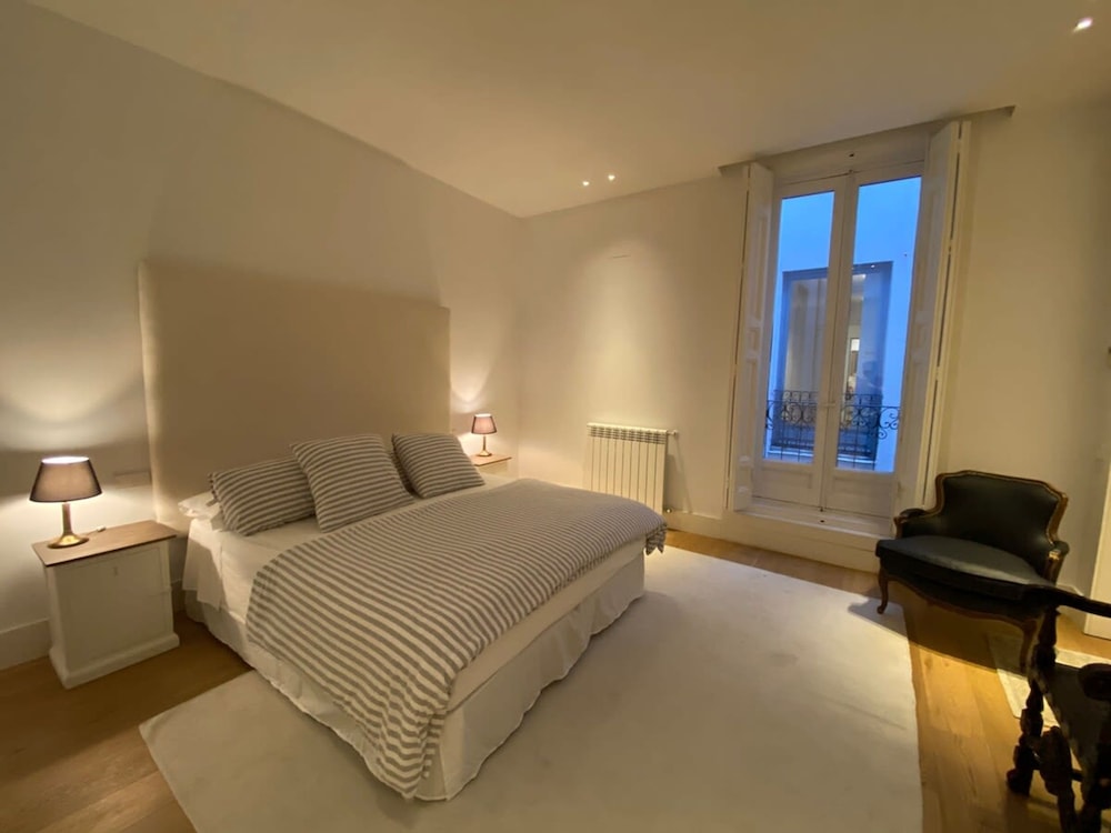 The Pelayo Majestic Luxury 3 Bedroom in Chueca