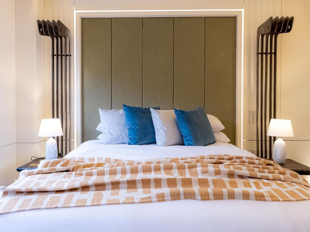 Five Bedroom Near Camden Arts Centre by Bevilla