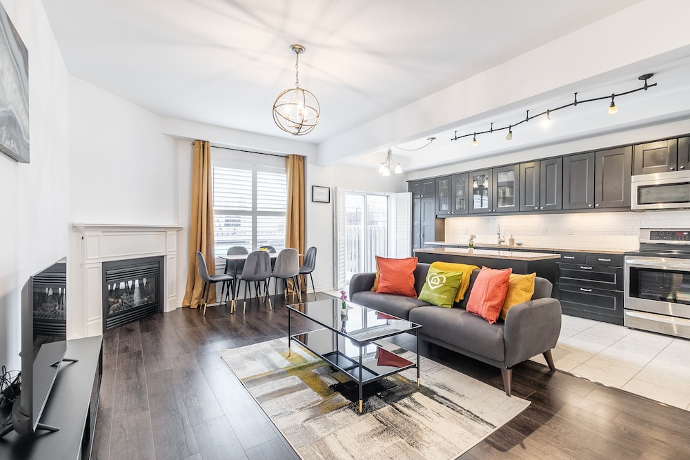 GLOBALSTAY. Modern 3-4 Bedroom Town - Image 3