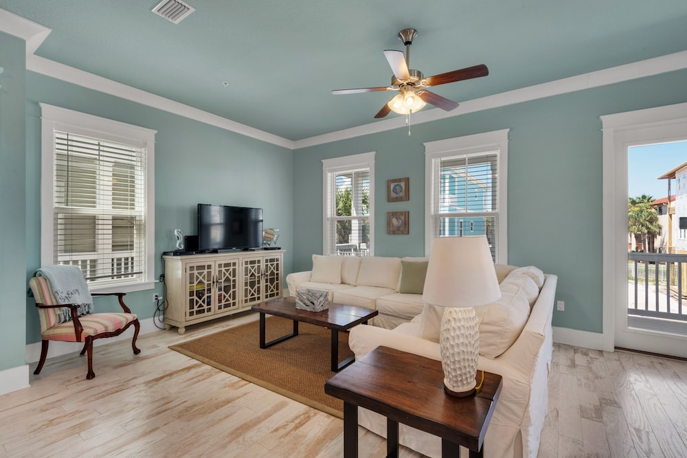 The Big Easy 4 Bedroom Home by RedAwning view 4