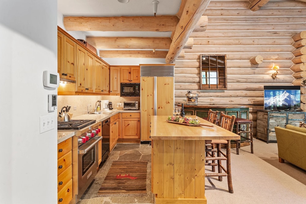 Pine Inn at Trail's End Lodge - Three Bedroom Residence with Spa #2 3 Condo