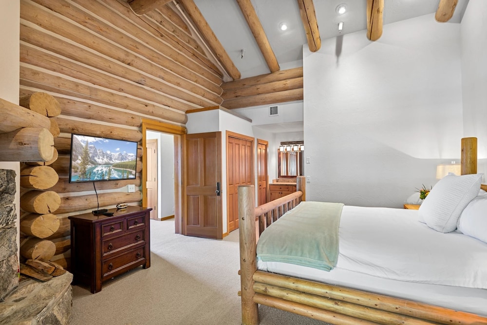 Pine Inn at Trail's End Lodge - Three Bedroom Residence with Spa #1 3 Condo