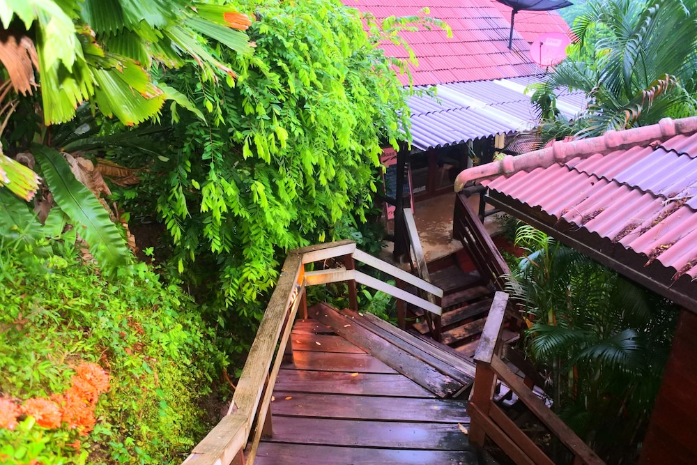 Baan Laanta Resort and Spa