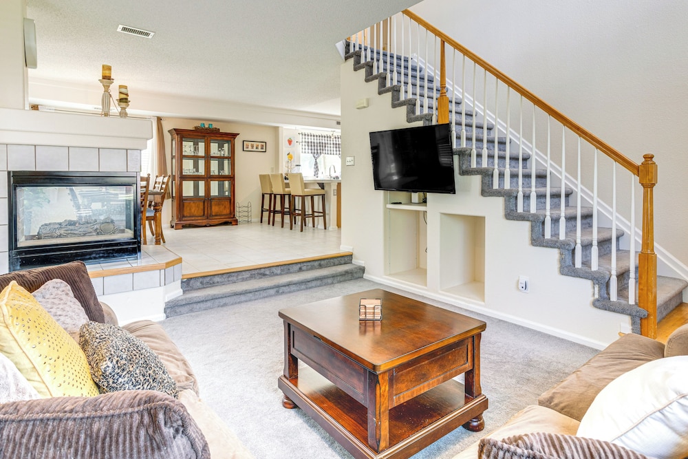 Pet-friendly Retreat w/ Fenced Yard in Denver