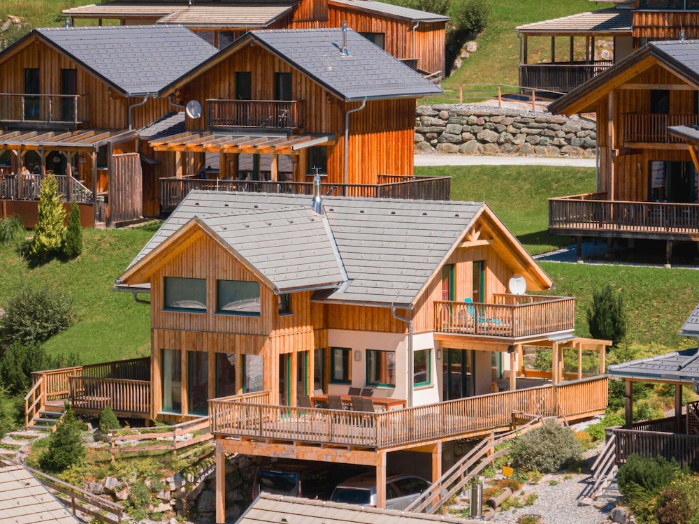 Majestic Chalet With Sauna and Whirlpool