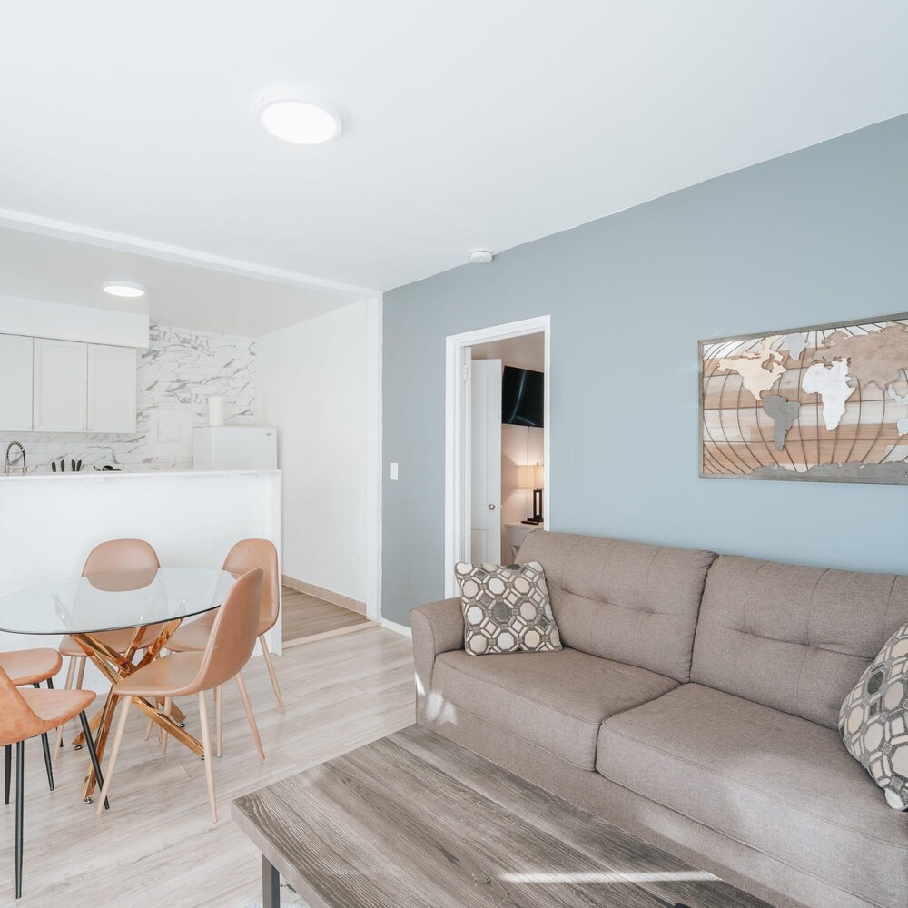 Charming Sunset Cove In Hollywood FL Free Parking