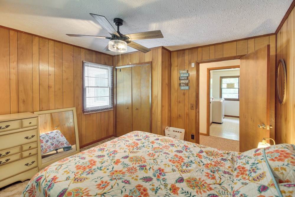 Family Home w/ Game Room! 1 Mi to Dale Hollow Lake