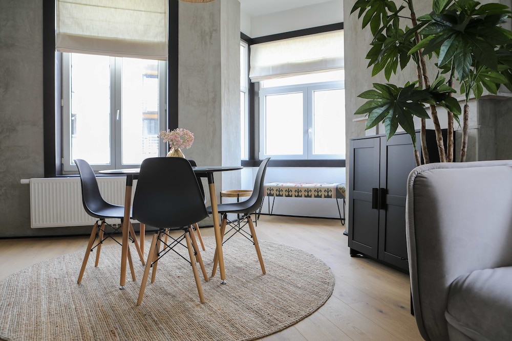 Kamiel -belle Epoque Apartment With Modern Comfort
