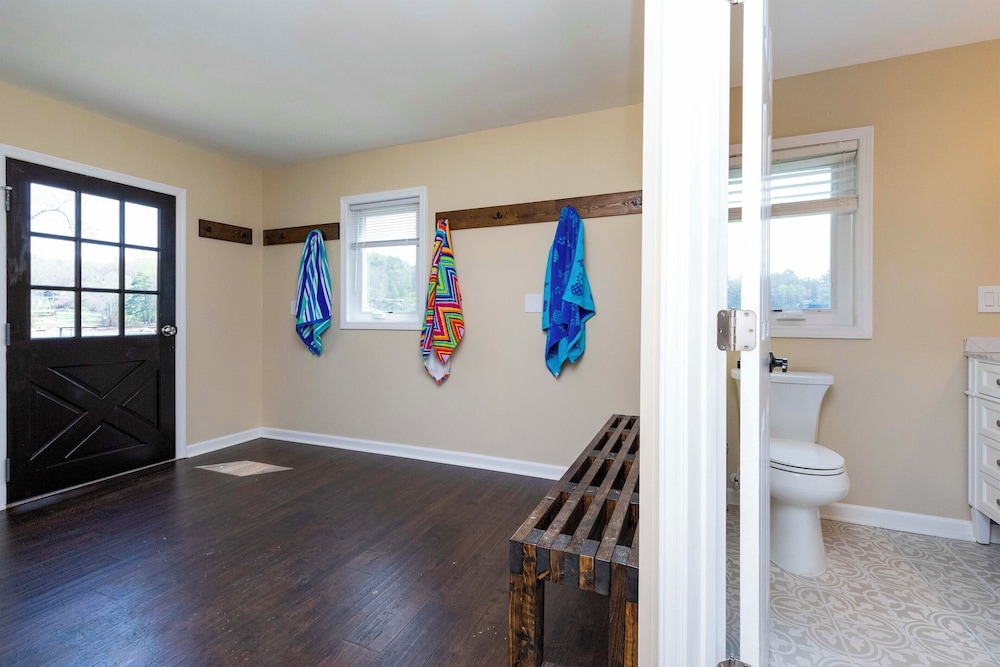February Perks! Couples Getaway in Hayesville