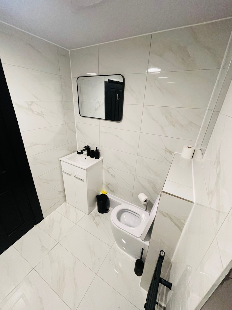 Oxford Charm Apartment-comfort in Prime Location