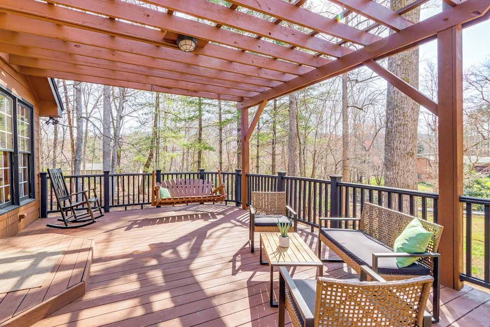 1 Mi to Nottely Lake: Home w/ Furnished Deck!