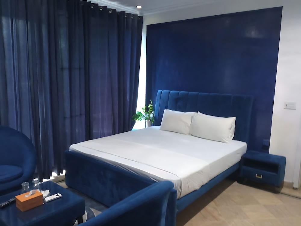 Sapphire Lodge