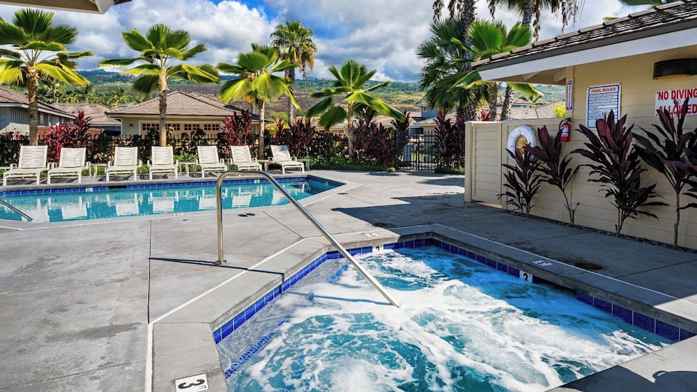 Private Yard and Outdoor Area - AC & Shared Pool - Golf Views - Vrkcv