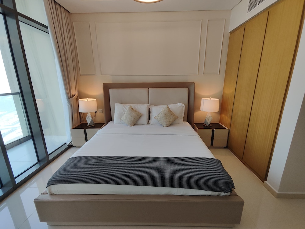 Lux BnB Aykon City I Skyline Canal Views