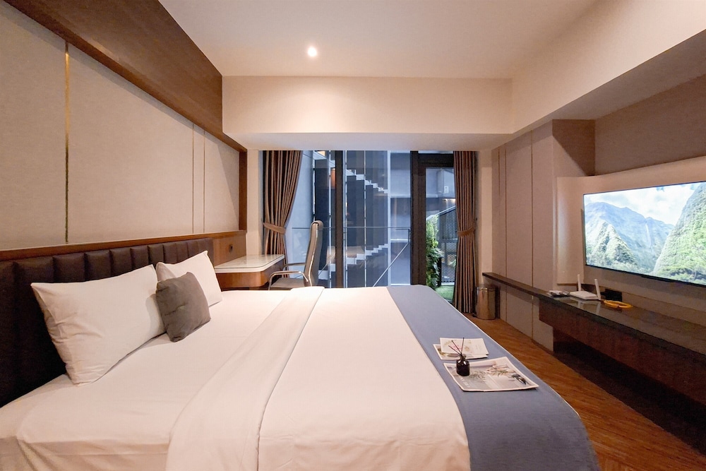 Modern Rustic Studio Apartment At Carstensz Residence