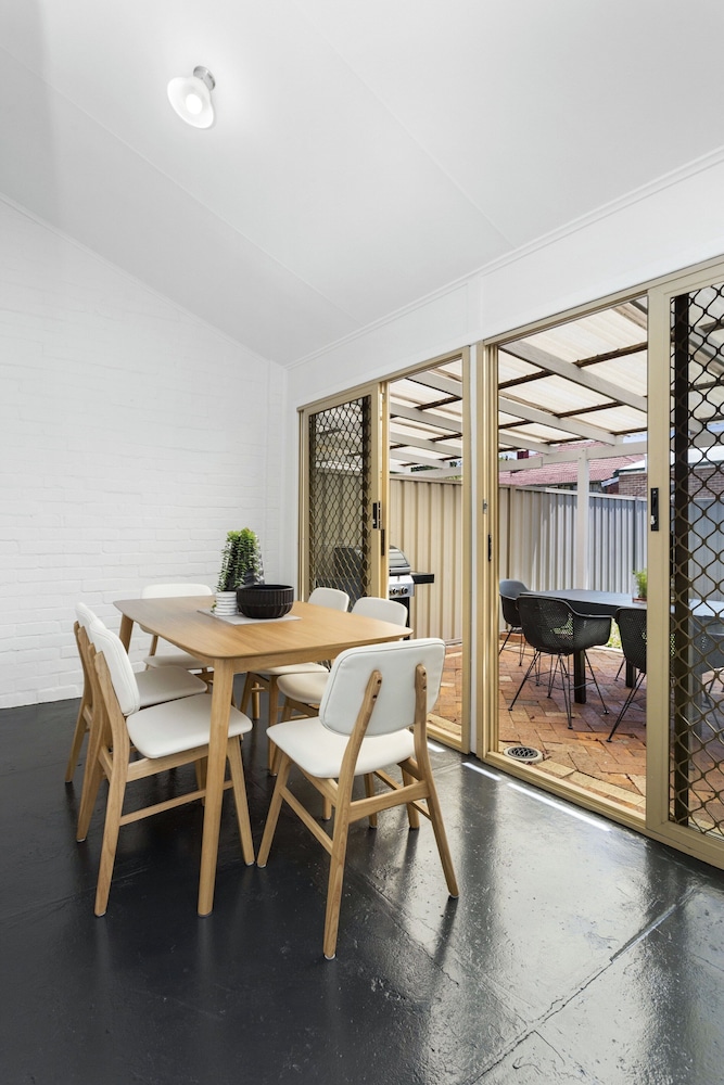 Chic Semi-detached 2-bed Home With Outdoor Dining