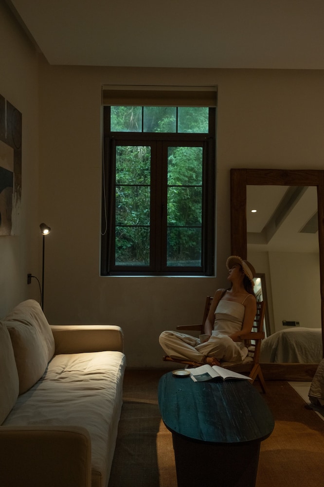 Miyue Shenzhen Tianlu Secret Wild Wizard Holiday Hotel