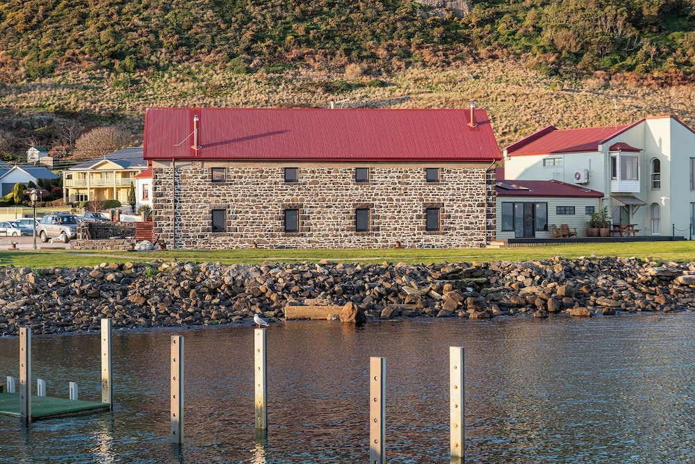 Bond Store Stanley