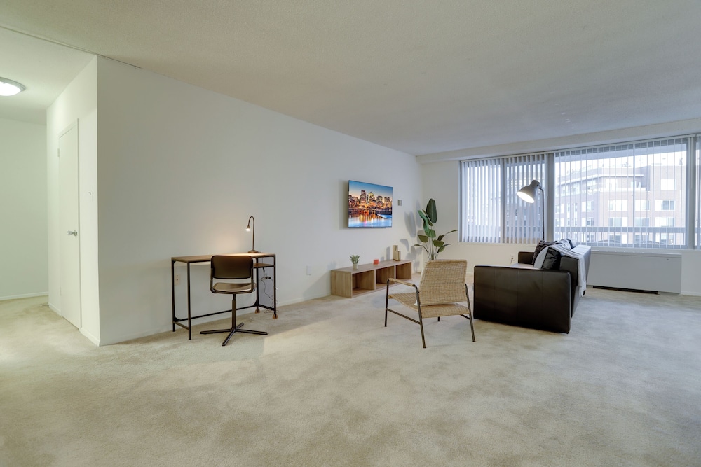 Prime Crystal City Apartments