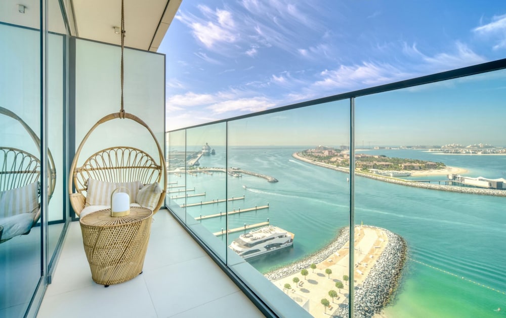 Luxury Sea View Living on Emaar Beachfront