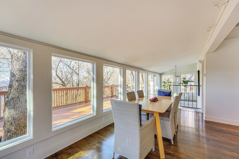 1 Mi to Dtwn Fayetteville: Home w/ Fenced Yard