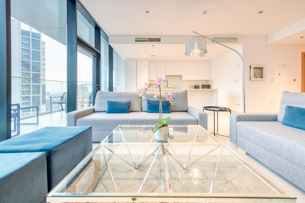 Smart and Contemporary Apt With Burj Khalifa View