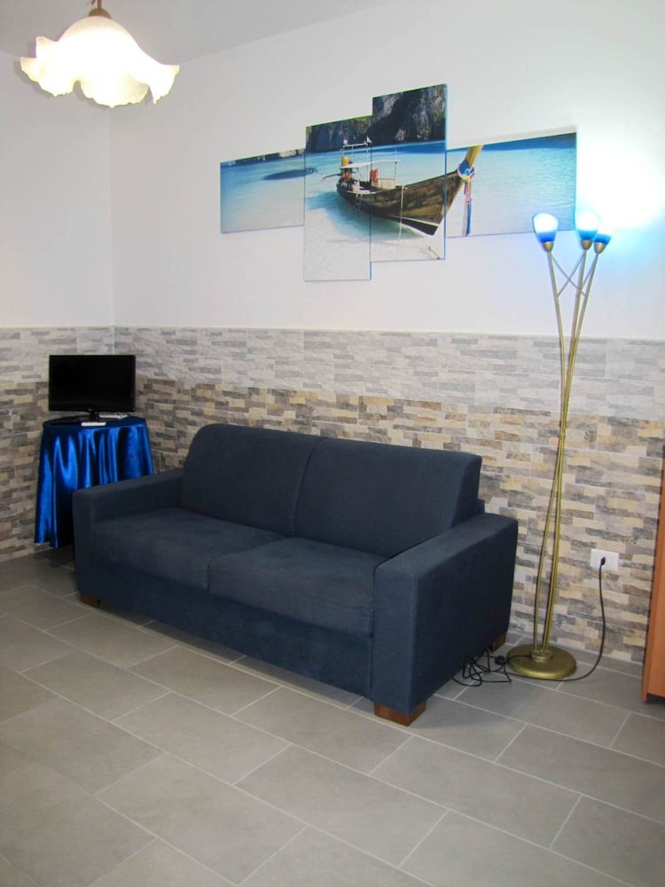 Bright Apartment Near Baia Verde Beaches